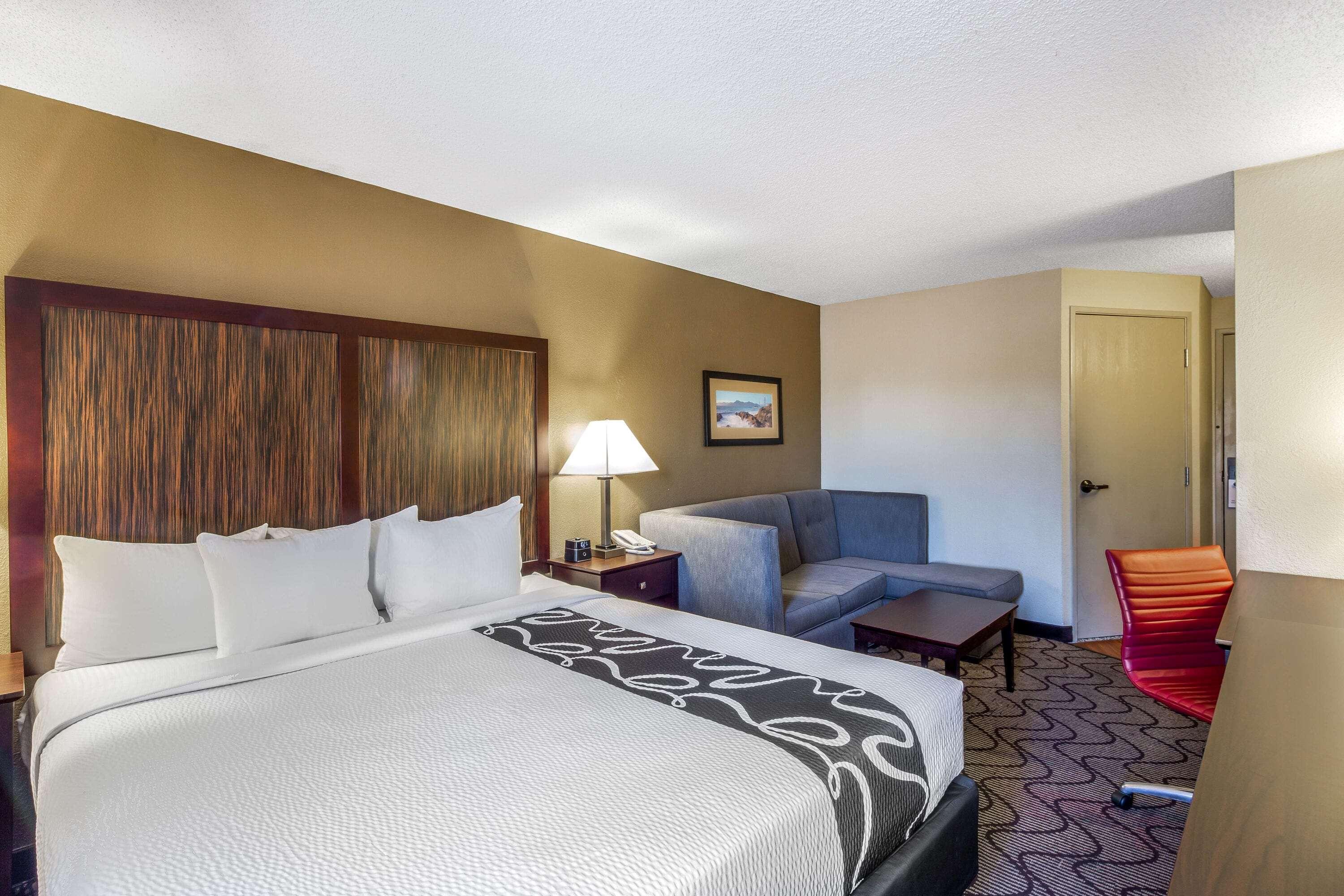 Oakland Airport Arena Hotel Exterior photo