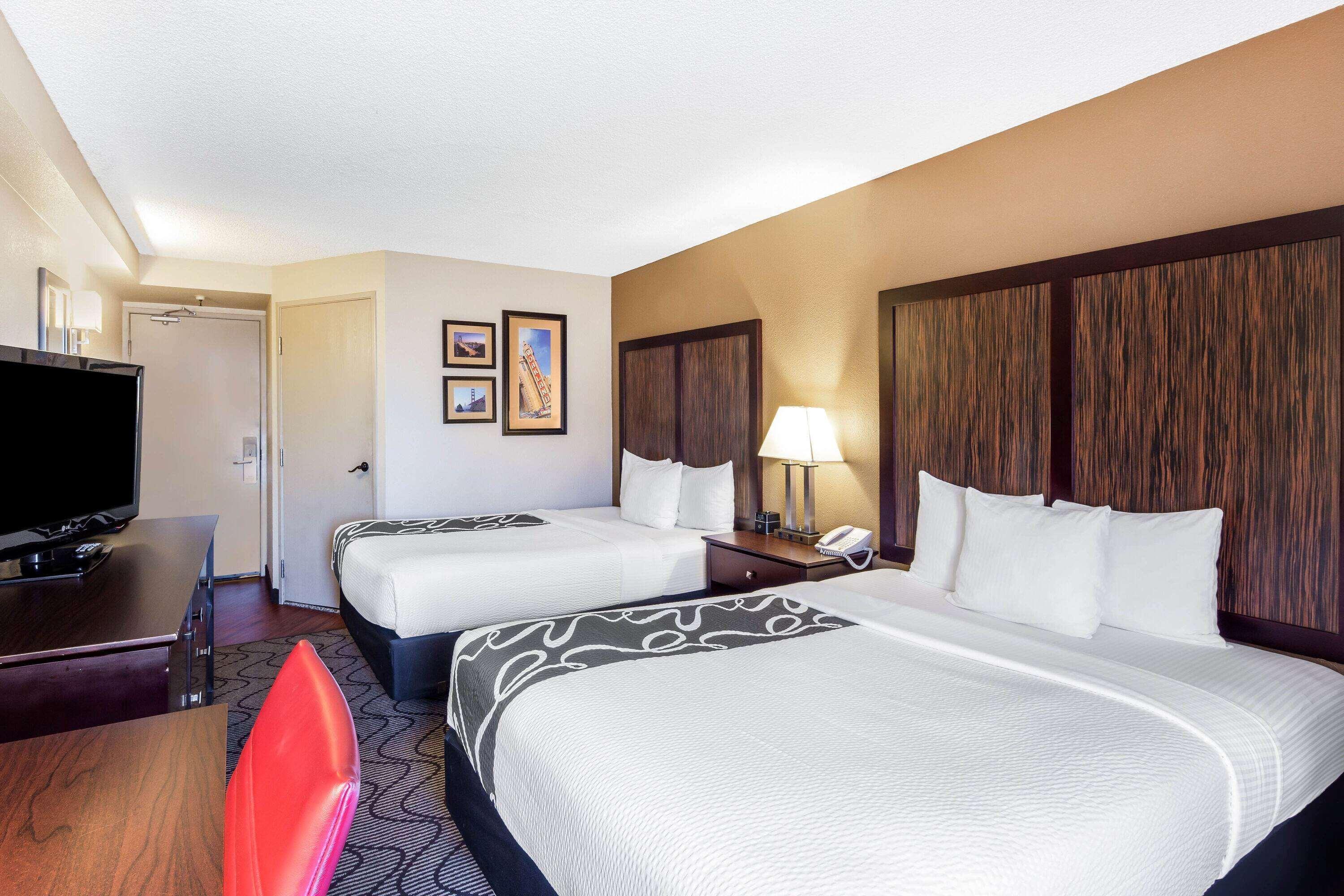 Oakland Airport Arena Hotel Exterior photo
