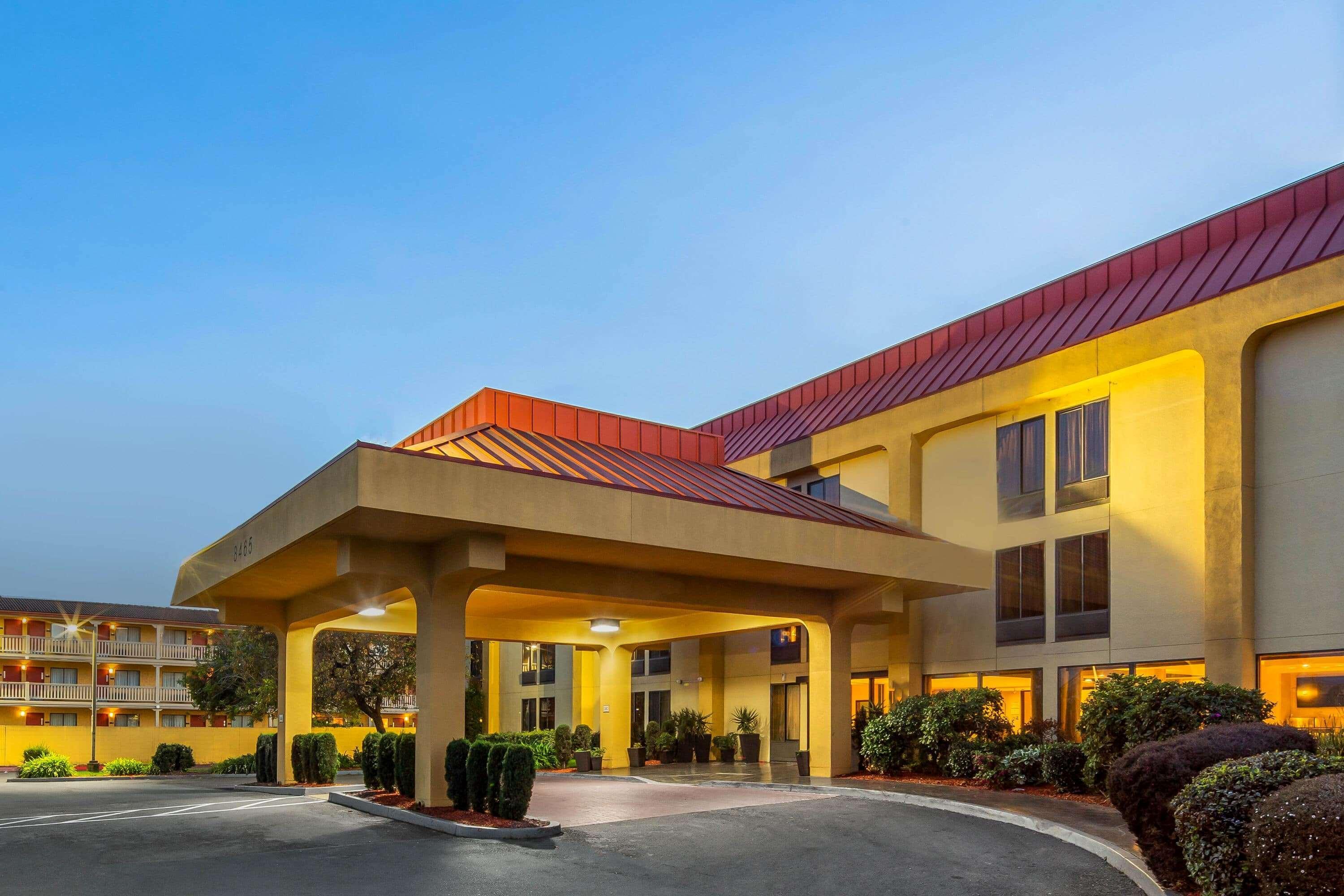 Oakland Airport Arena Hotel Exterior photo