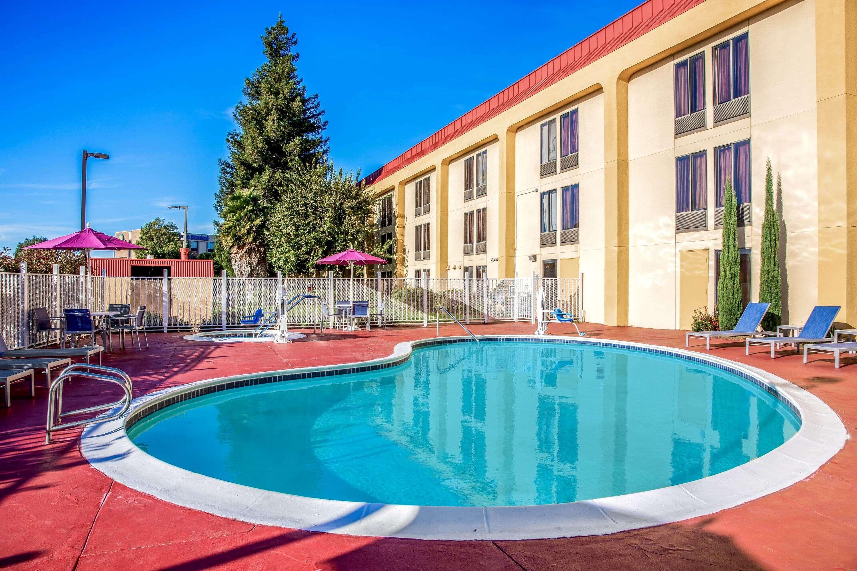 Oakland Airport Arena Hotel Exterior photo