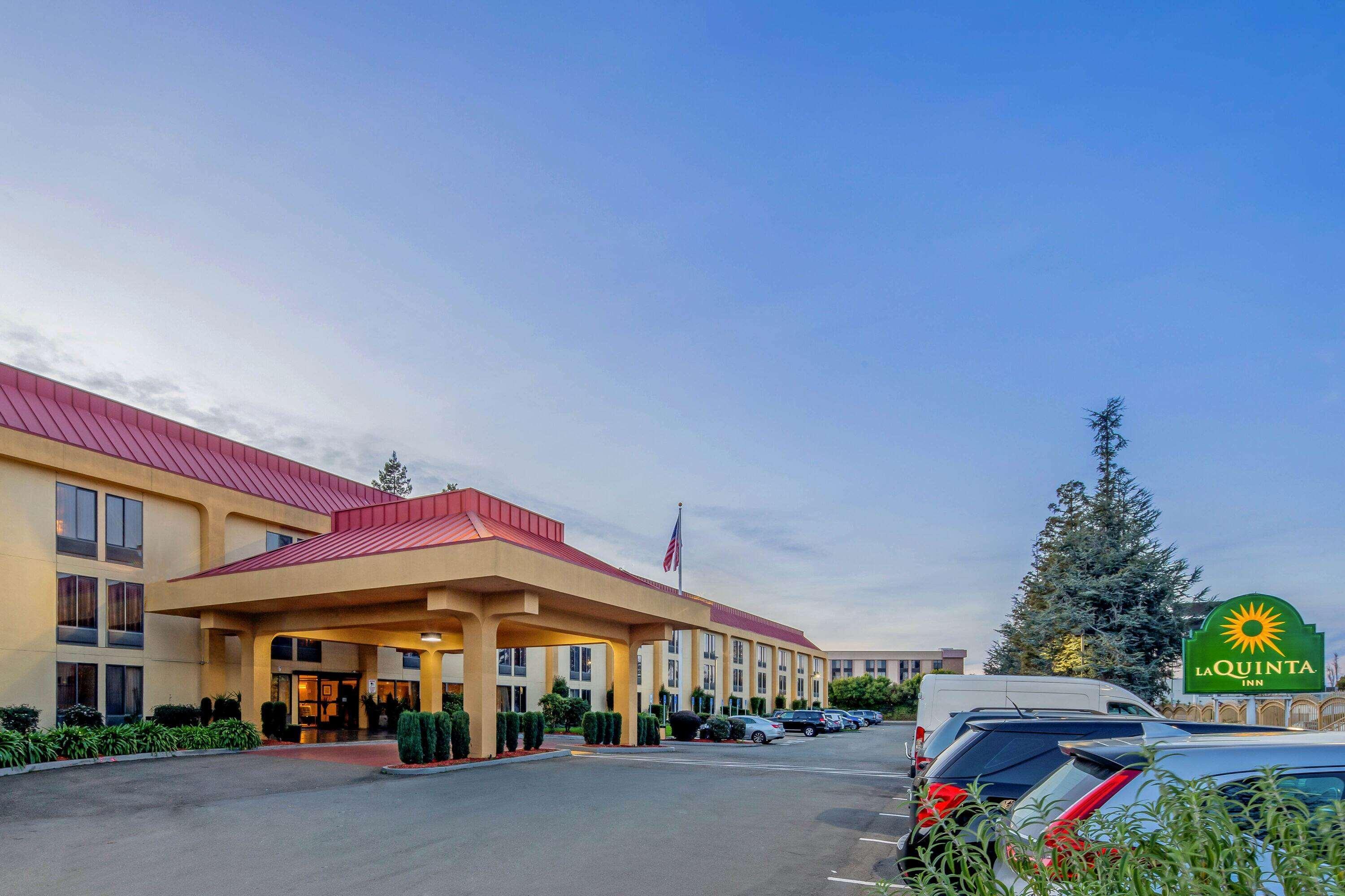 Oakland Airport Arena Hotel Exterior photo