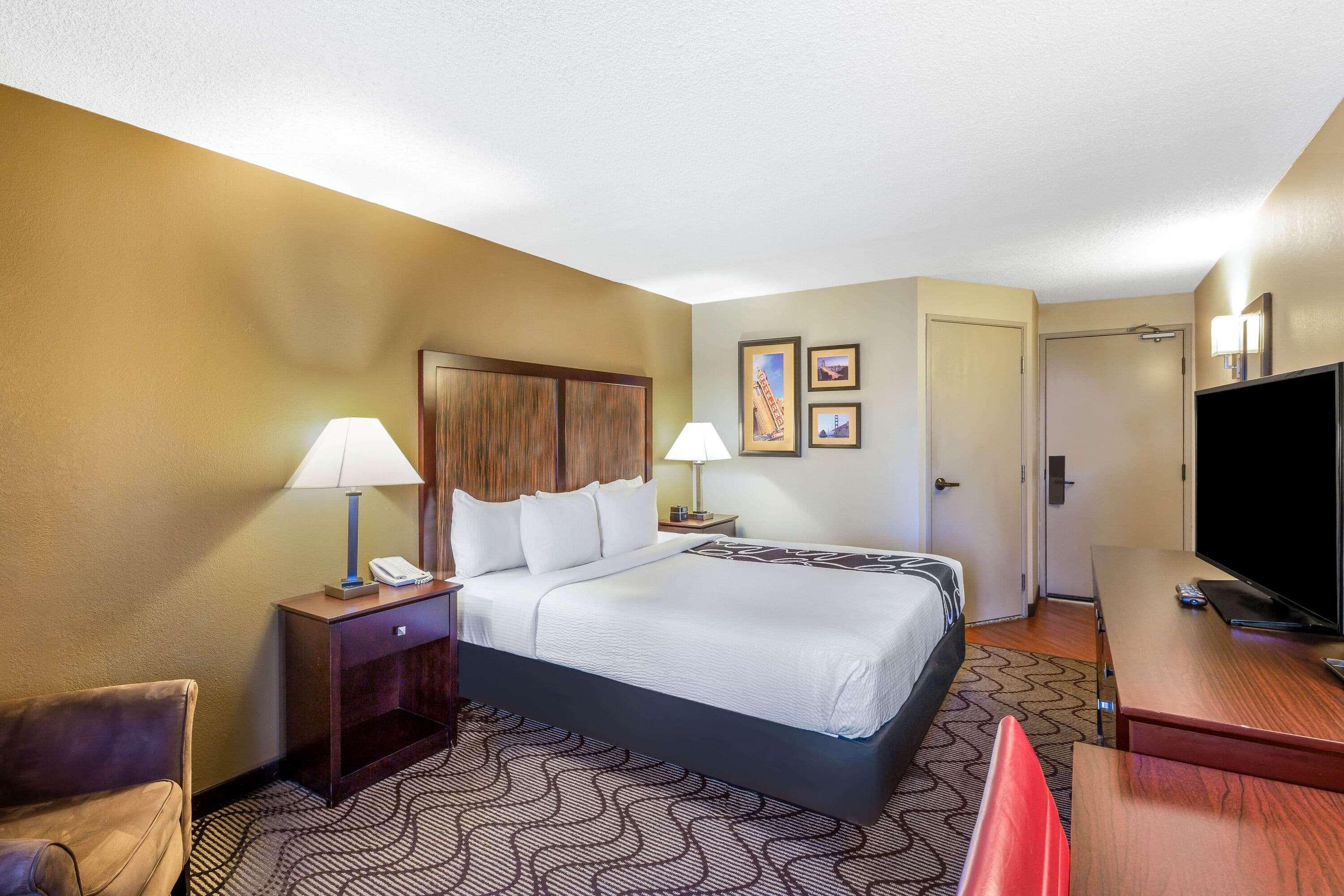 Oakland Airport Arena Hotel Exterior photo