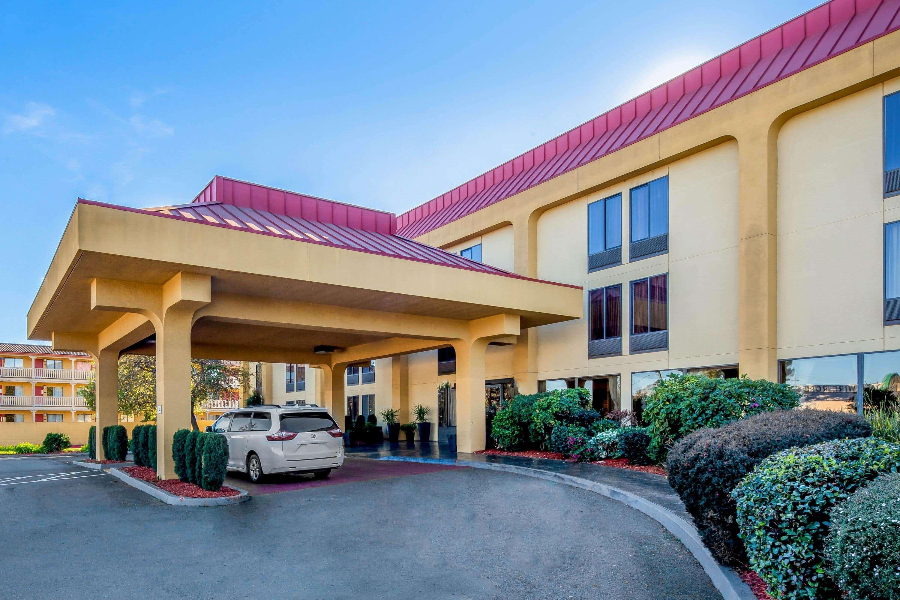 Oakland Airport Arena Hotel Exterior photo