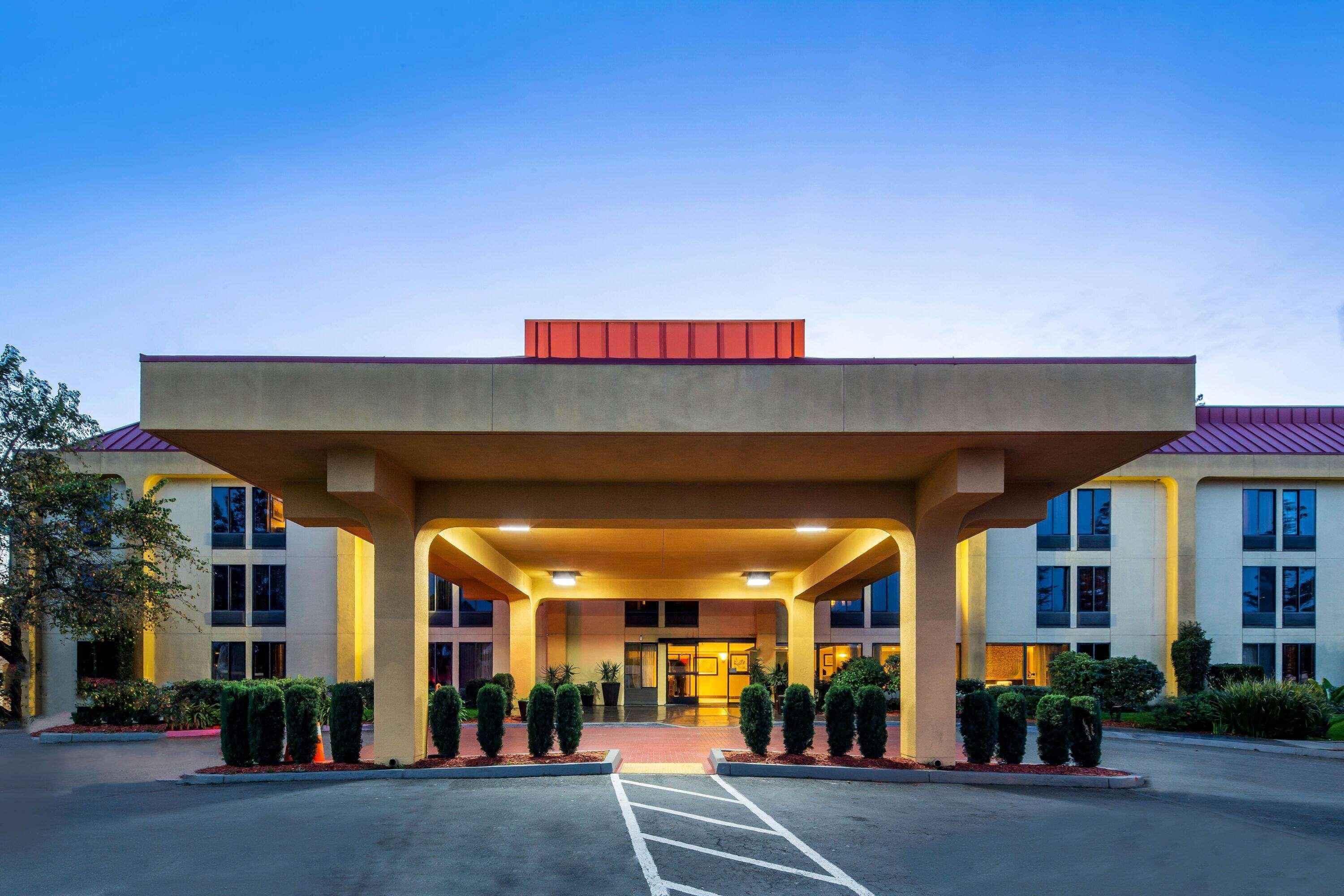 Oakland Airport Arena Hotel Exterior photo
